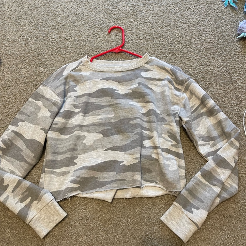 Reflex camo cropped pullover